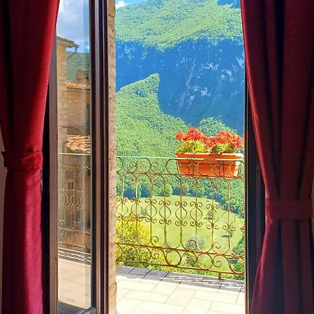 Bed & Breakfast Domus Petrae Scheggino